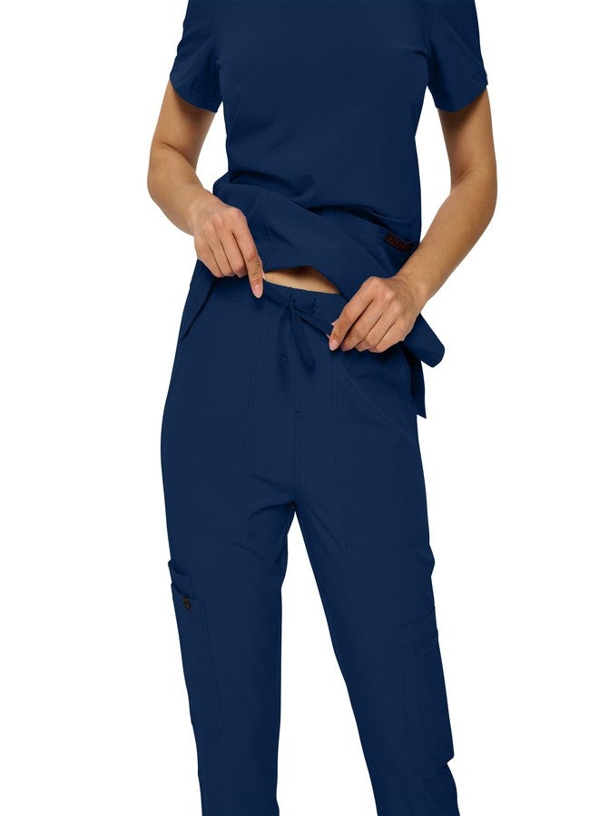 MONARCH UNIFORMS طقم ملابس طبية من مونارك يونيفورمز، متوفر بمقاسات عادية وصغيرة، مصنوع من قماش مطاطي للنساء. يتكون الطقم من بلوزة وبنطال طبيين (أزرق داكن) - مقاس 3XL - Image 3